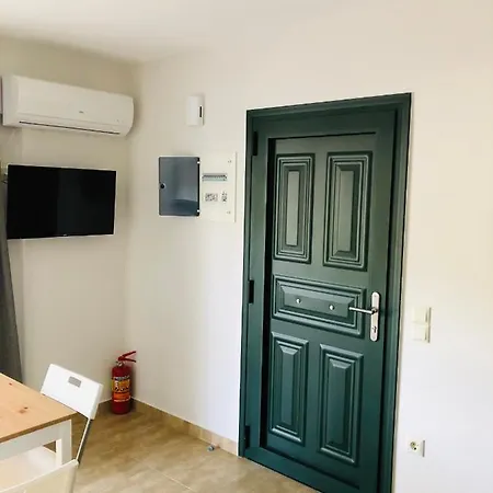 Ionian White Apartment