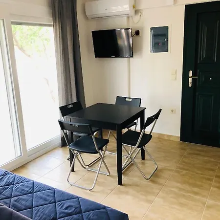 Ionian White Apartment *